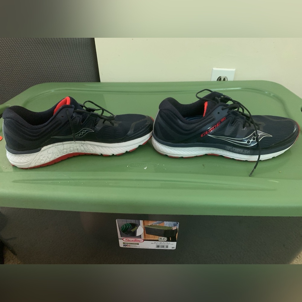 Saucony running shoes size 10